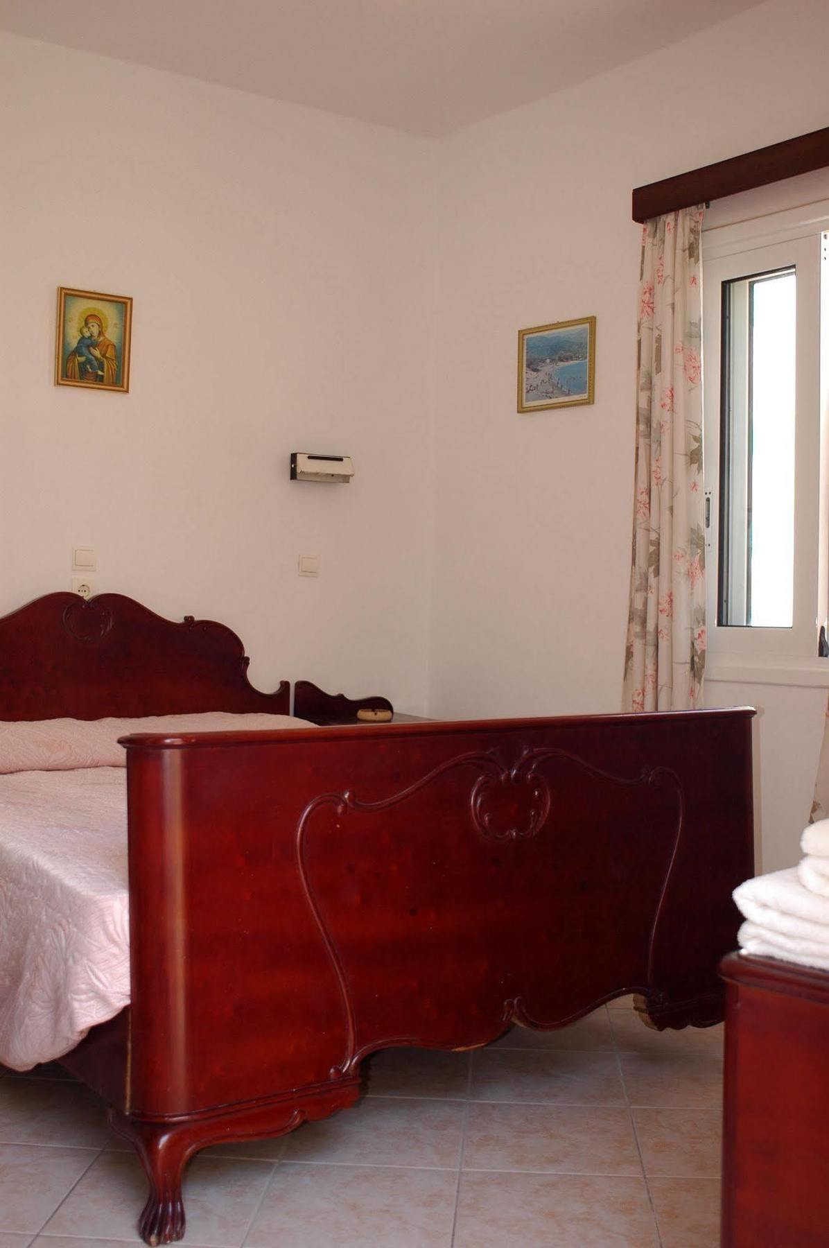 Avra Rooms Karpathos Buitenkant foto